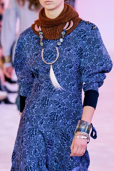 Look 74